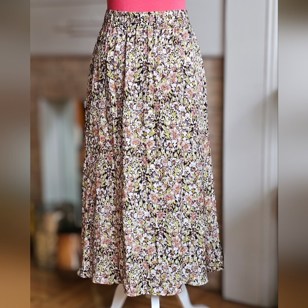 RW & Co Midi Skirt. Skirt With Pockets. Floral Skirt.